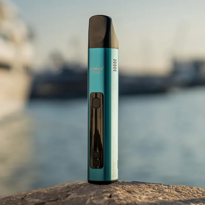 XMAX V3 Pro vaporizer – portable convection vaporizer in metallic blue, designed for precise temperature control and smooth, flavorful sessions.